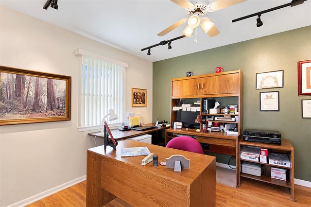 7 S Skimmer Street, La Marque, TX 77568