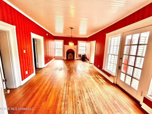 240 W Chulahoma Avenue, Holly Springs, MS 38635