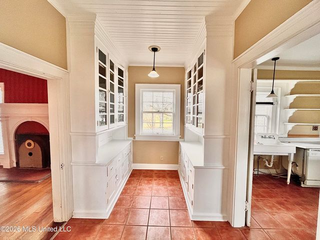 240 W Chulahoma Avenue, Holly Springs, MS 38635