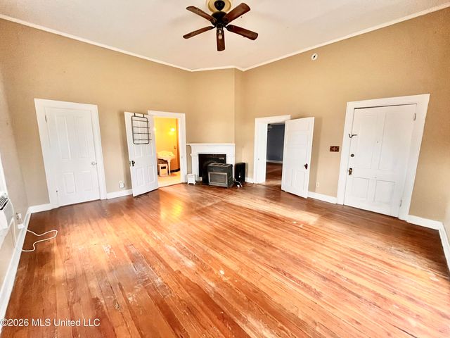 240 W Chulahoma Avenue, Holly Springs, MS 38635