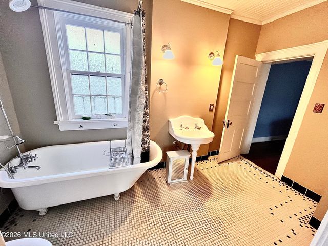 240 W Chulahoma Avenue, Holly Springs, MS 38635