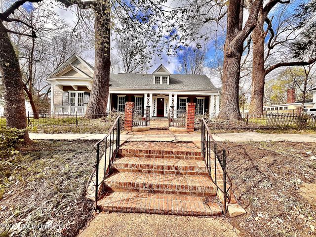 240 W Chulahoma Avenue, Holly Springs, MS 38635