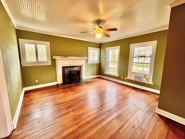 240 W Chulahoma Avenue, Holly Springs, MS 38635