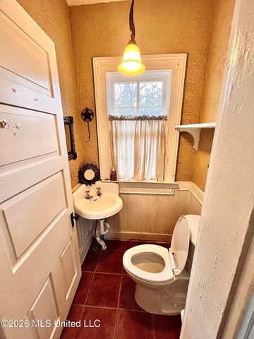 240 W Chulahoma Avenue, Holly Springs, MS 38635