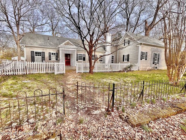 240 W Chulahoma Avenue, Holly Springs, MS 38635