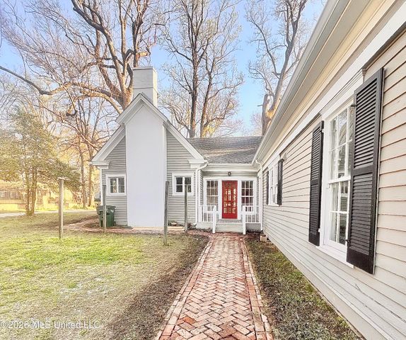 240 W Chulahoma Avenue, Holly Springs, MS 38635