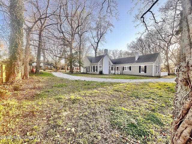 240 W Chulahoma Avenue, Holly Springs, MS 38635