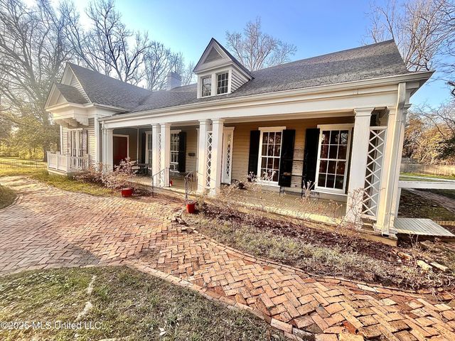 240 W Chulahoma Avenue, Holly Springs, MS 38635