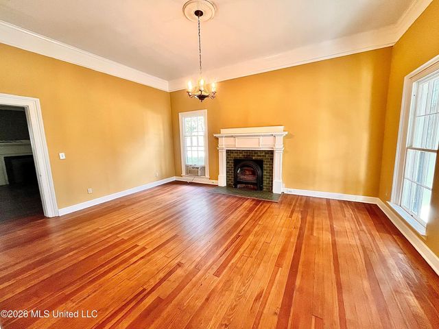 240 W Chulahoma Avenue, Holly Springs, MS 38635