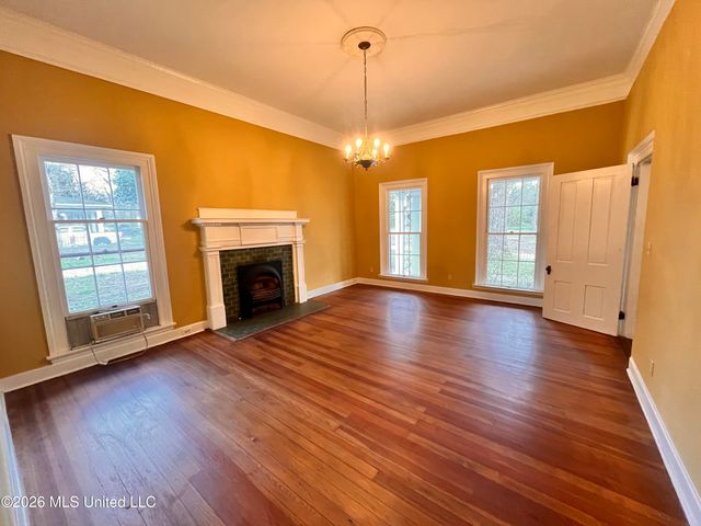 240 W Chulahoma Avenue, Holly Springs, MS 38635