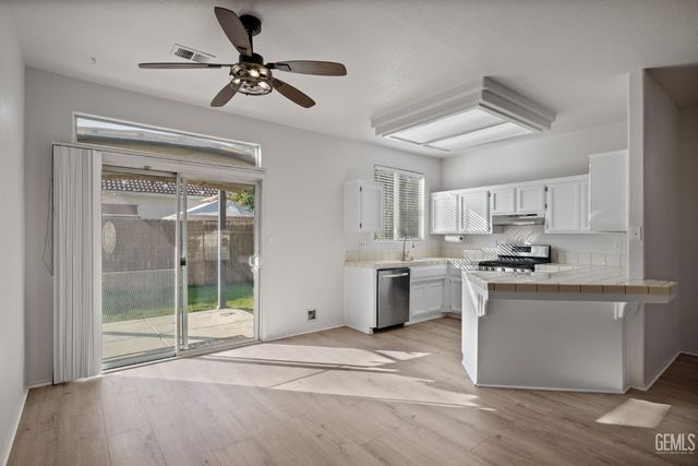 10821 Tivoli Court, Bakersfield, CA 93311