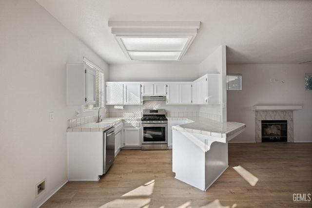 10821 Tivoli Court, Bakersfield, CA 93311