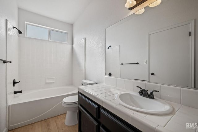 10821 Tivoli Court, Bakersfield, CA 93311