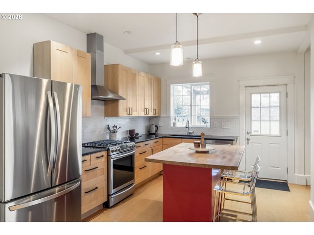 2912 N FARRAGUT St, Portland, OR 97217