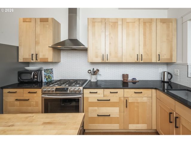 2912 N FARRAGUT St, Portland, OR 97217