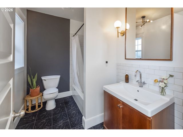 2912 N FARRAGUT St, Portland, OR 97217