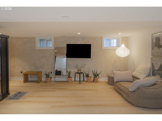 2912 N FARRAGUT St, Portland, OR 97217