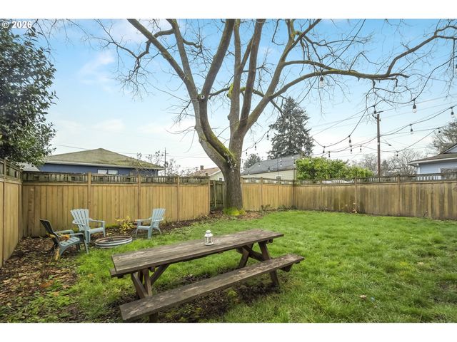 2912 N FARRAGUT St, Portland, OR 97217