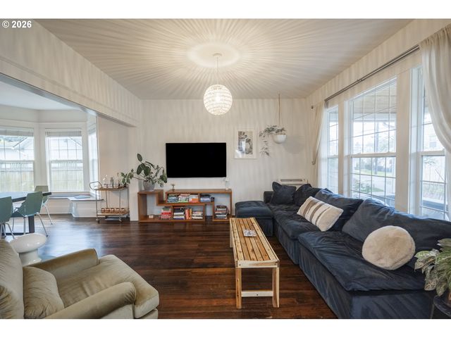 2912 N FARRAGUT St, Portland, OR 97217