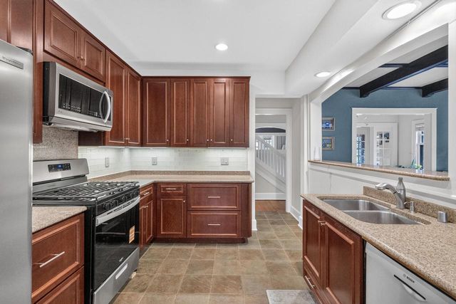2976 N Cramer STREET, Milwaukee, WI 53211