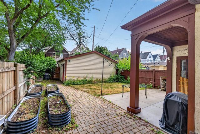 2976 N Cramer STREET, Milwaukee, WI 53211