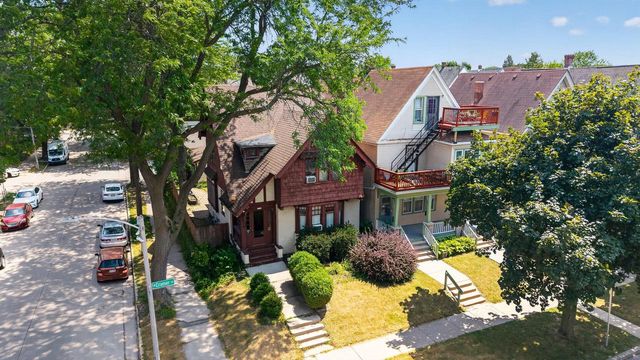 2976 N Cramer STREET, Milwaukee, WI 53211