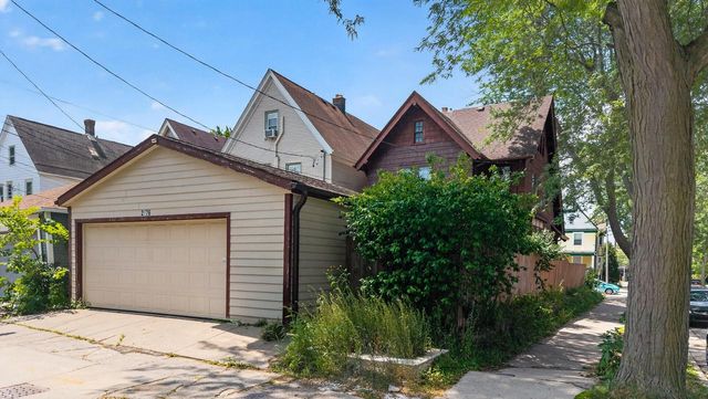 2976 N Cramer STREET, Milwaukee, WI 53211