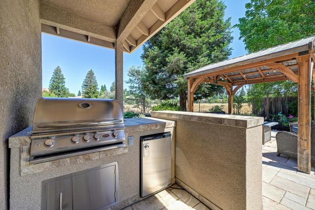 9097 Sunset Ave, Fair Oaks, CA 95628