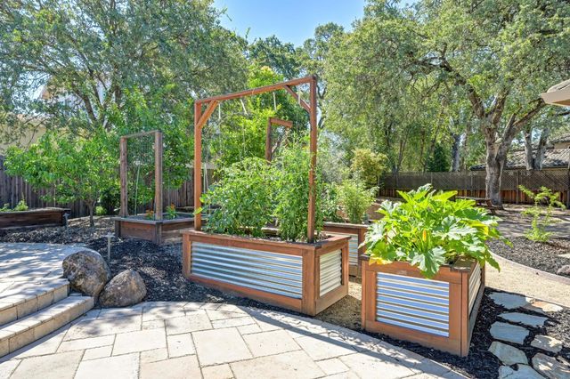 9097 Sunset Ave, Fair Oaks, CA 95628