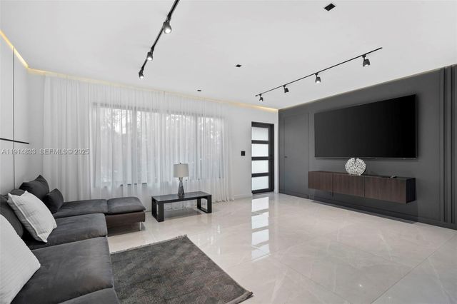 1101 N 14th Avenue, Hollywood, FL 33020