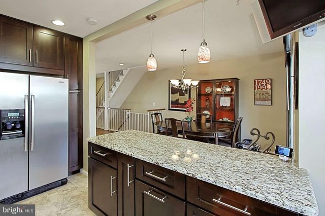 5 S FLOYD ST S, Alexandria, VA 22304