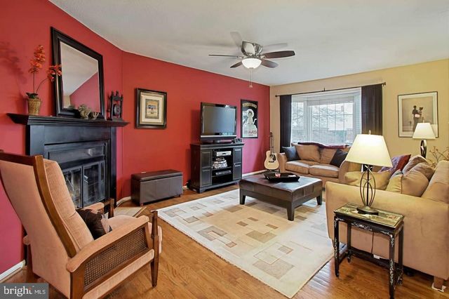 5 S FLOYD ST S, Alexandria, VA 22304