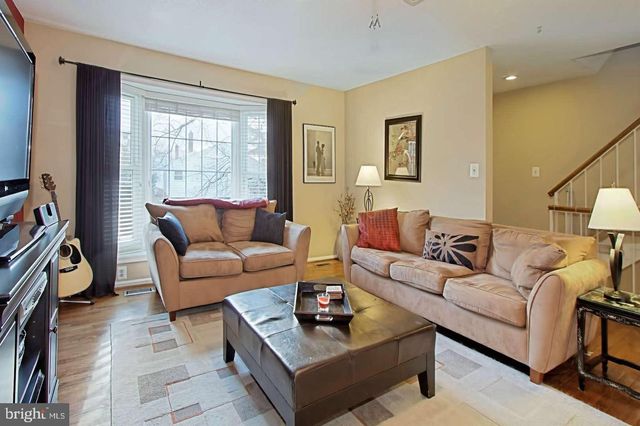 5 S FLOYD ST S, Alexandria, VA 22304