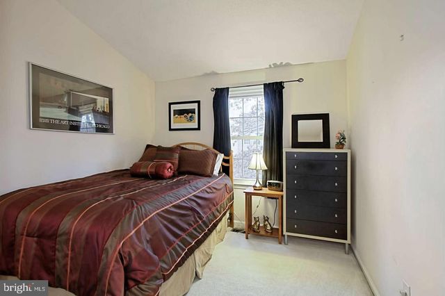 5 S FLOYD ST S, Alexandria, VA 22304