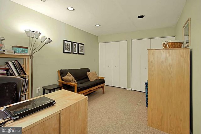 5 S FLOYD ST S, Alexandria, VA 22304