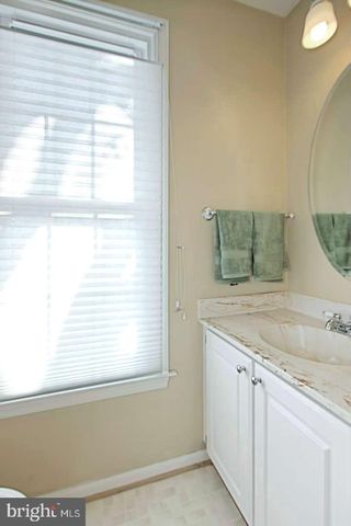 5 S FLOYD ST S, Alexandria, VA 22304