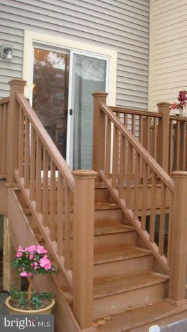 5 S FLOYD ST S, Alexandria, VA 22304