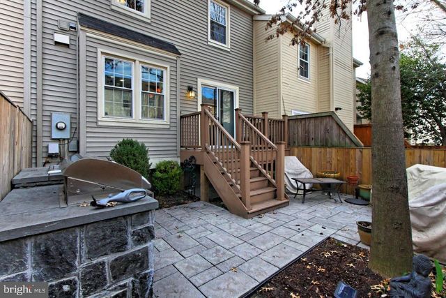 5 S FLOYD ST S, Alexandria, VA 22304