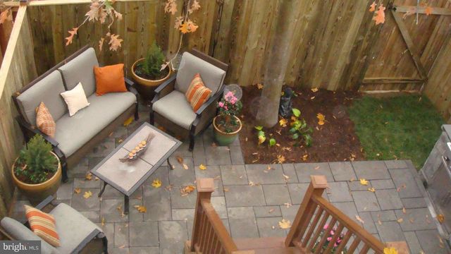 5 S FLOYD ST S, Alexandria, VA 22304