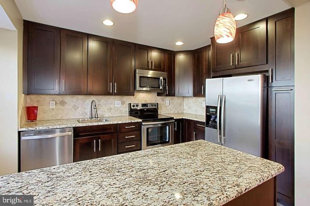 5 S FLOYD ST S, Alexandria, VA 22304