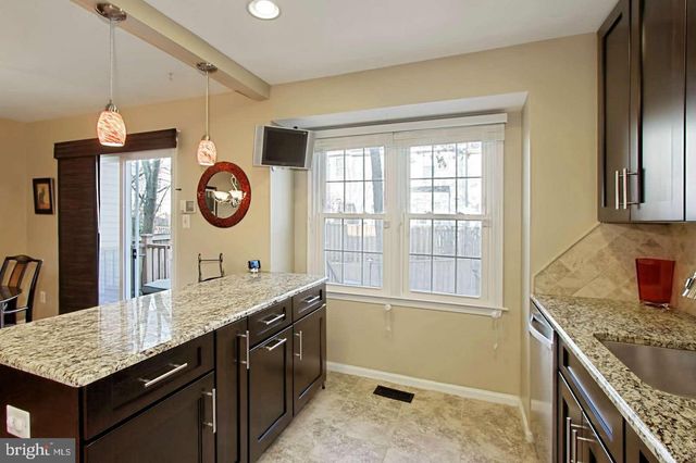 5 S FLOYD ST S, Alexandria, VA 22304