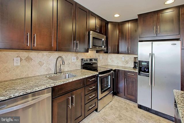 5 S FLOYD ST S, Alexandria, VA 22304