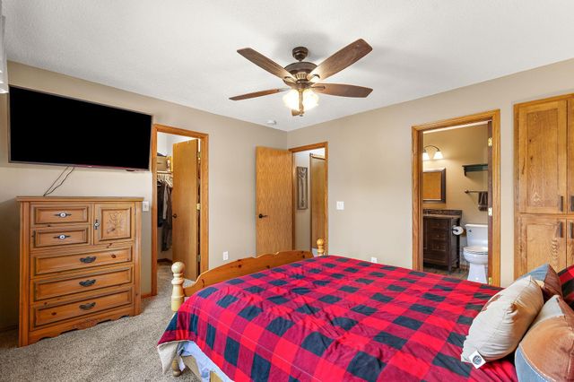 40533 Golden Avenue, North Branch, MN 55056