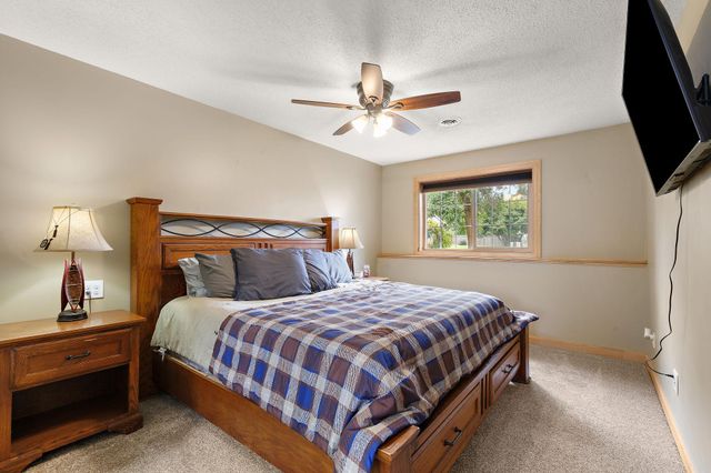 40533 Golden Avenue, North Branch, MN 55056