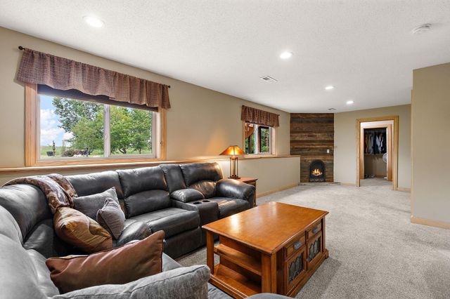 40533 Golden Avenue, North Branch, MN 55056