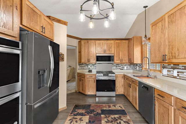 40533 Golden Avenue, North Branch, MN 55056