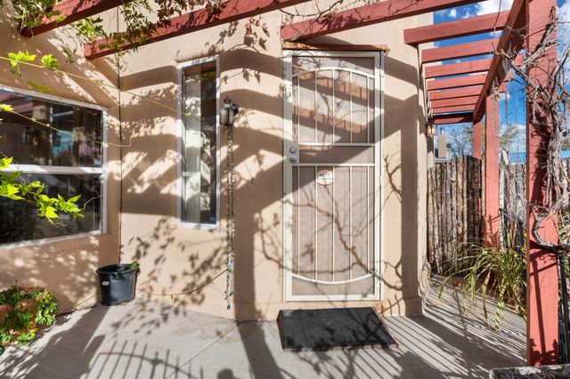 4377 Vuelta Dorada, Santa Fe, NM 87507