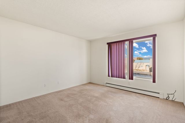 4377 Vuelta Dorada, Santa Fe, NM 87507