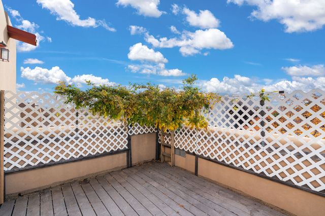 4377 Vuelta Dorada, Santa Fe, NM 87507