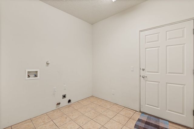 4377 Vuelta Dorada, Santa Fe, NM 87507